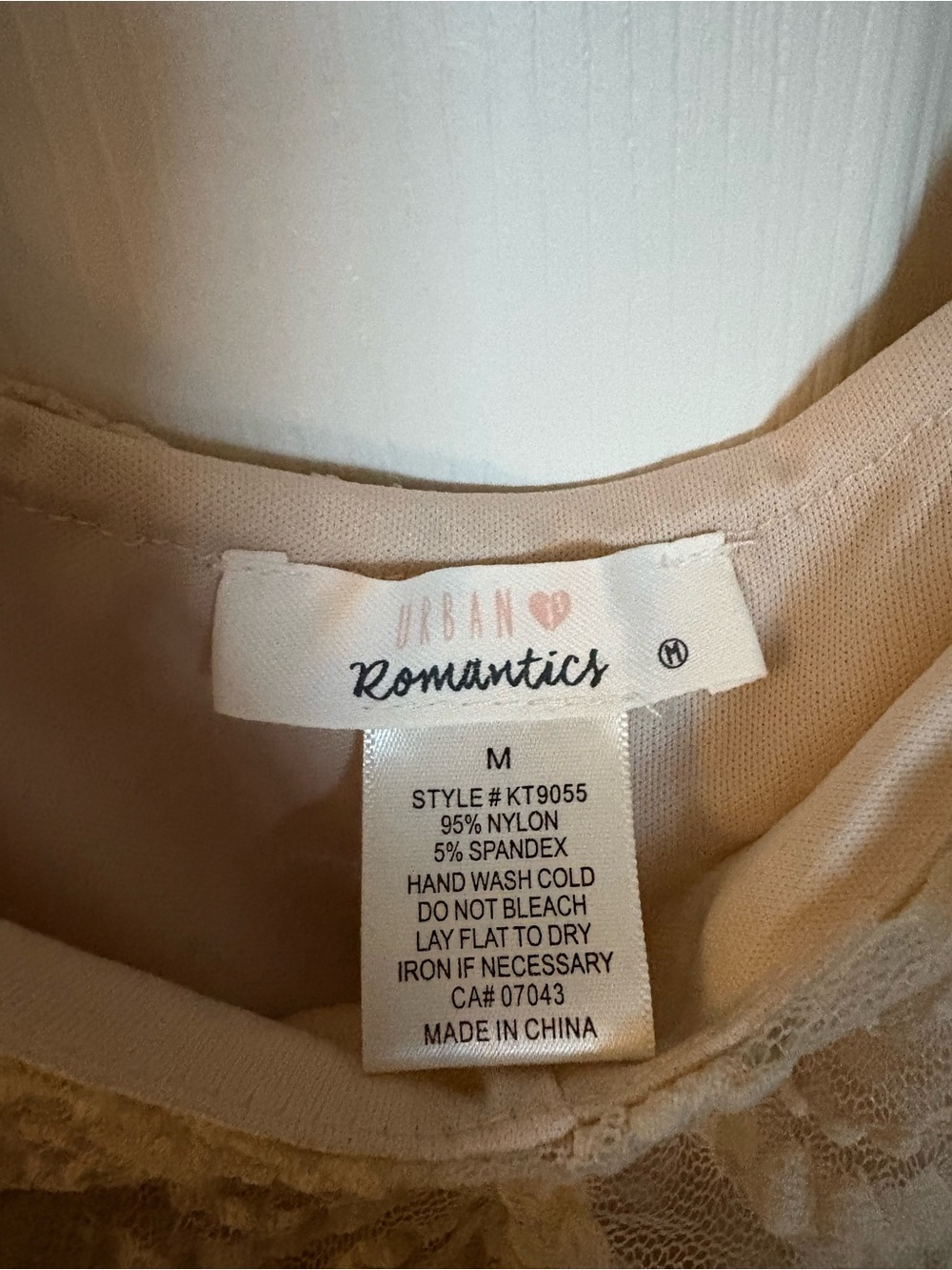Urban Romantics Ruched Top M - Picture 3 of 3